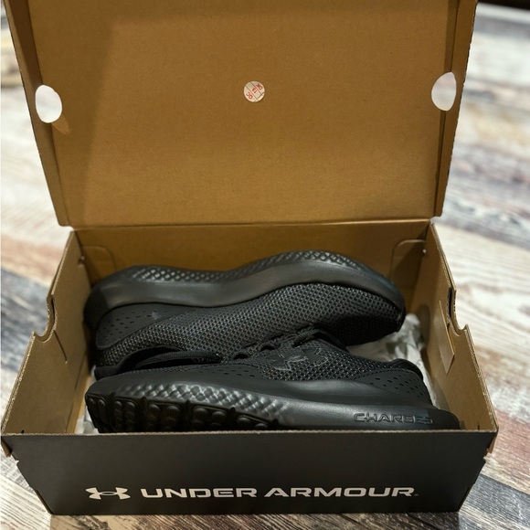 Women’s Under Armour Charged, New in the Box! - Picture 7 of 8